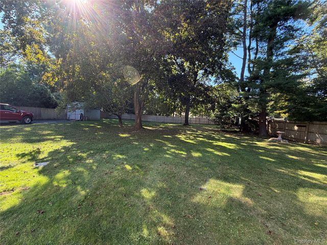 14 King Arthurs Court King Arthurs Court E 14, Saint James, NY 11780