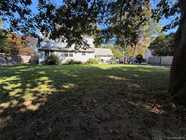 14 King Arthurs Court King Arthurs Court E 14, Saint James, NY 11780