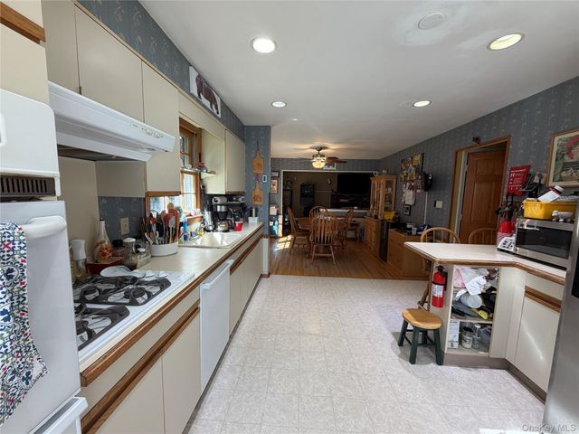 14 King Arthurs Court King Arthurs Court E 14, Saint James, NY 11780