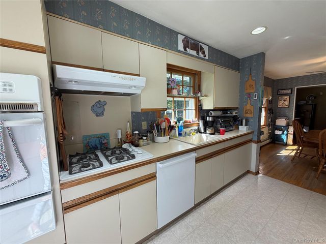 14 King Arthurs Court King Arthurs Court E 14, Saint James, NY 11780