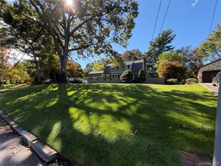 14 King Arthurs Court King Arthurs Court E 14, Saint James, NY 11780