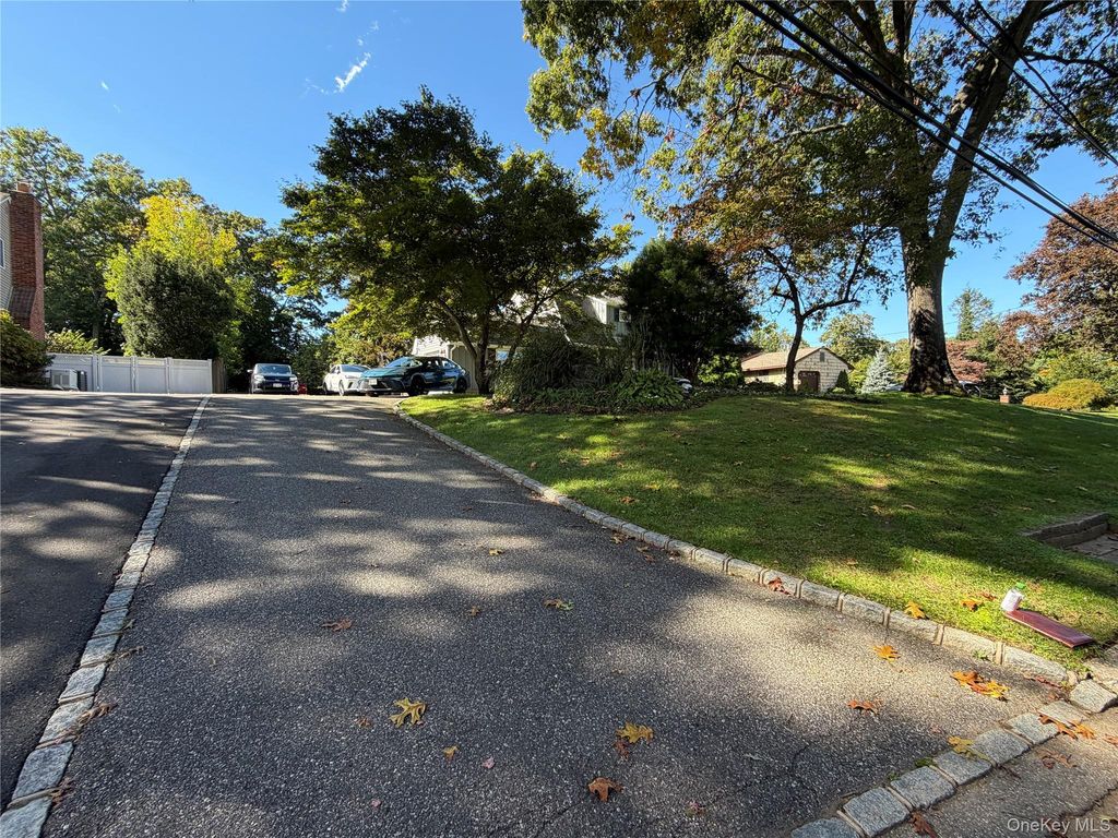14 King Arthurs Court, Saint James, NY 11780 — photo 3