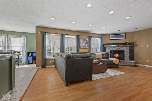 14886 Redcliff Drive, Noblesville, IN 46062