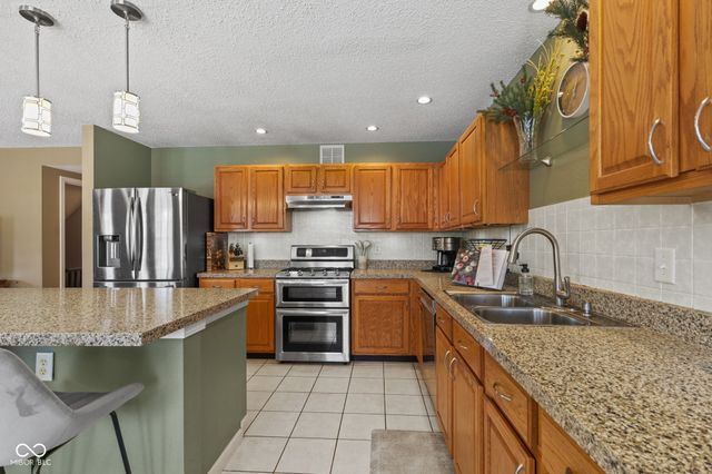 14886 Redcliff Drive, Noblesville, IN 46062