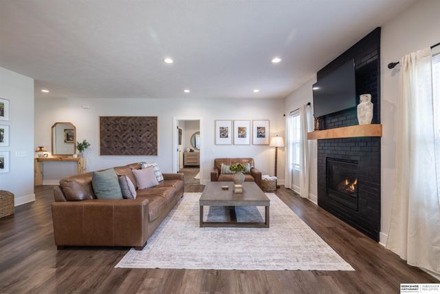 17136 Potter Street, Bennington, NE 68007