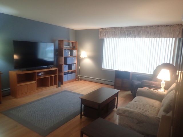 1127 S Old Wilke Road 101, Arlington Heights, IL 60005