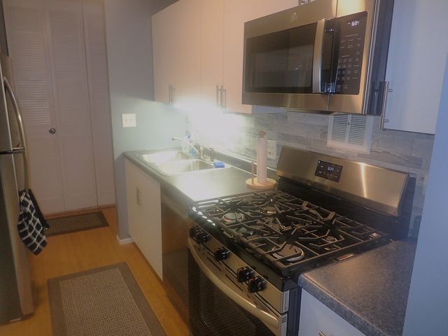 1127 S Old Wilke Road 101, Arlington Heights, IL 60005