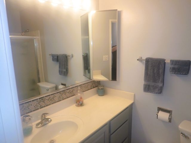 1127 S Old Wilke Road 101, Arlington Heights, IL 60005