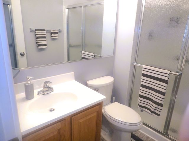 1127 S Old Wilke Road 101, Arlington Heights, IL 60005