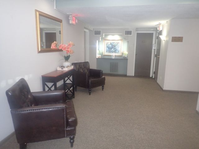 1127 S Old Wilke Road 101, Arlington Heights, IL 60005