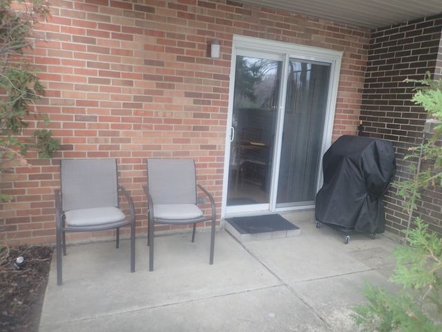 1127 S Old Wilke Road 101, Arlington Heights, IL 60005