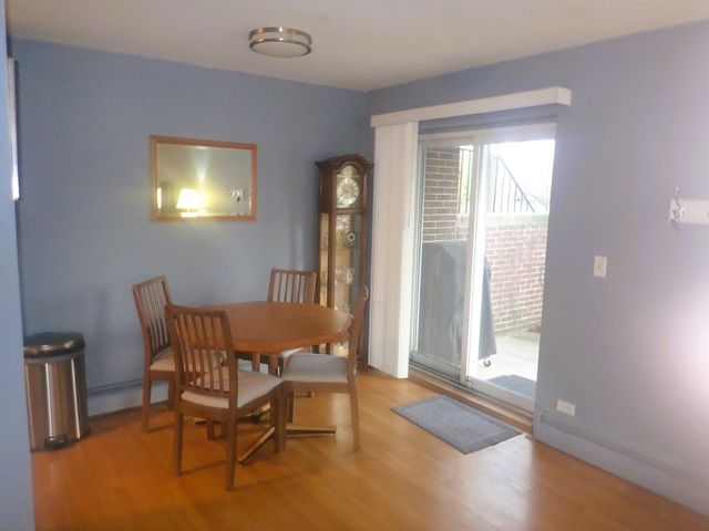 1127 S Old Wilke Road 101, Arlington Heights, IL 60005