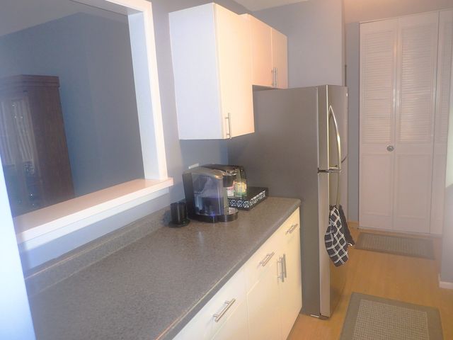 1127 S Old Wilke Road 101, Arlington Heights, IL 60005