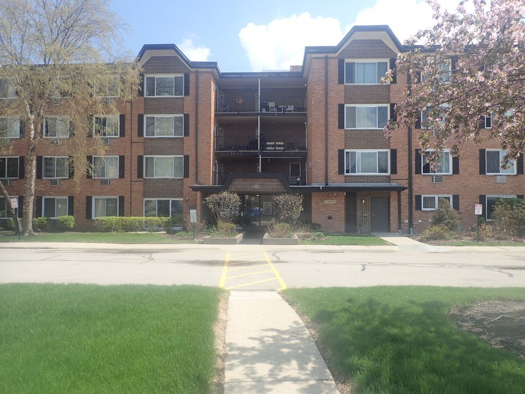1127 S Old Wilke Road 101, Arlington Heights, IL 60005