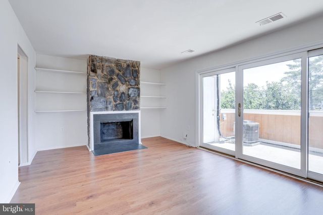 5766 VILLAGE GREEN DR #10/5766, Alexandria, VA 22309