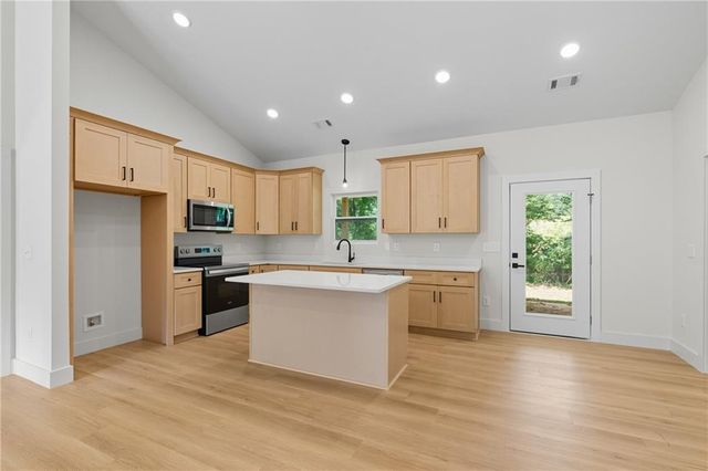 193 Tabitha Page Lane, Toccoa, GA 30577