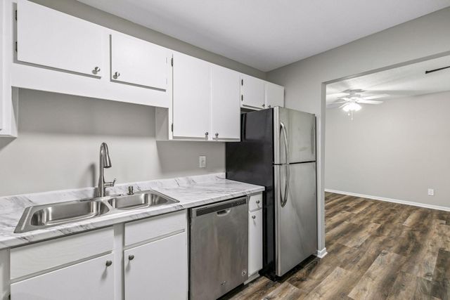 7600 157th Street W 205, Apple Valley, MN 55124
