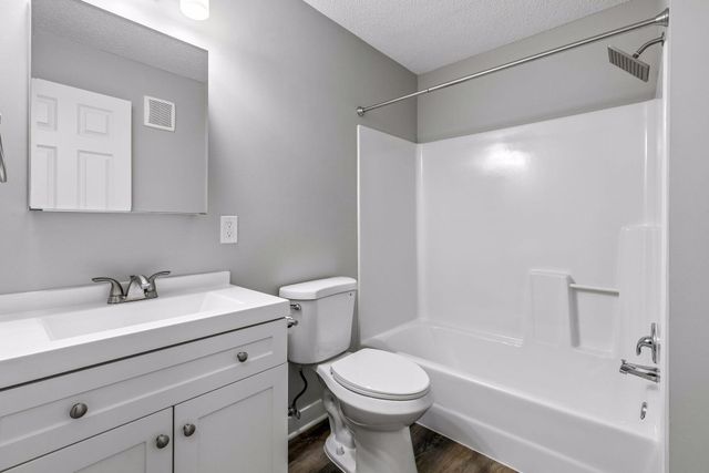 7600 157th Street W 205, Apple Valley, MN 55124