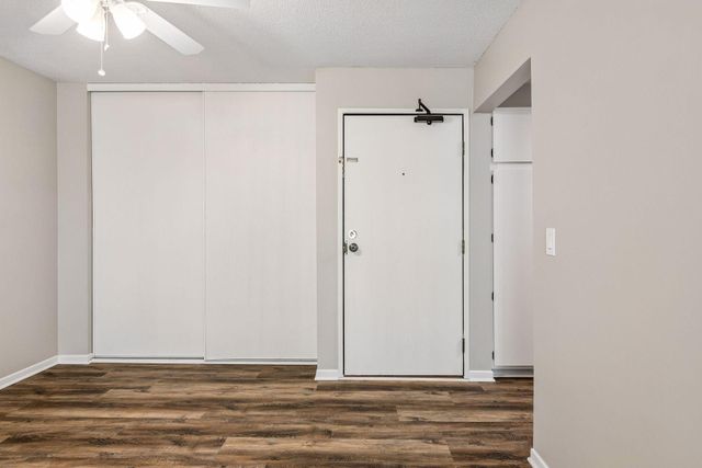 7600 157th Street W 205, Apple Valley, MN 55124