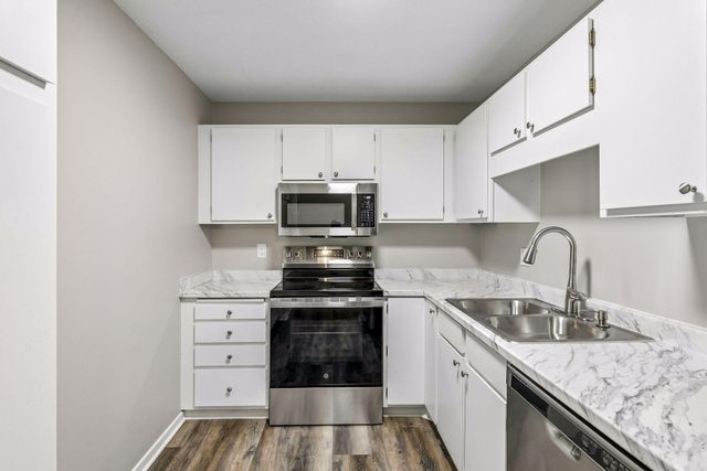 7600 157th Street W 205, Apple Valley, MN 55124