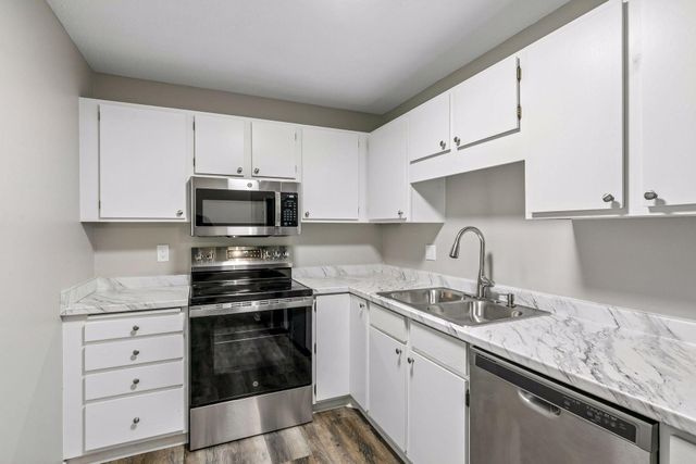 7600 157th Street W 205, Apple Valley, MN 55124
