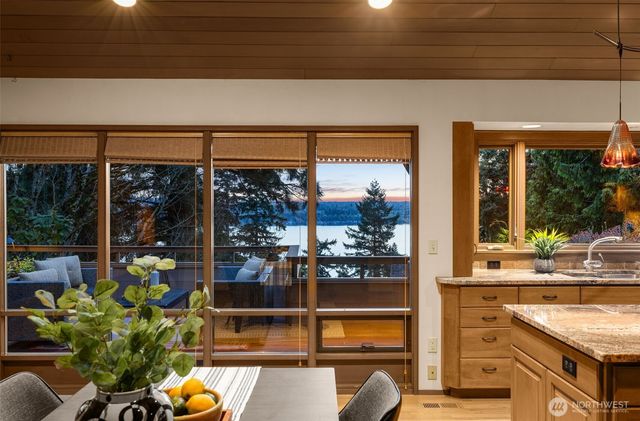 8440 W Mercer Way, Mercer Island, WA 98040