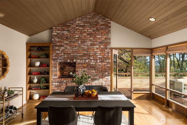 8440 W Mercer Way, Mercer Island, WA 98040