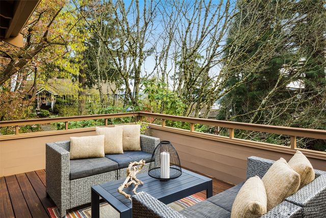 8440 W Mercer Way, Mercer Island, WA 98040