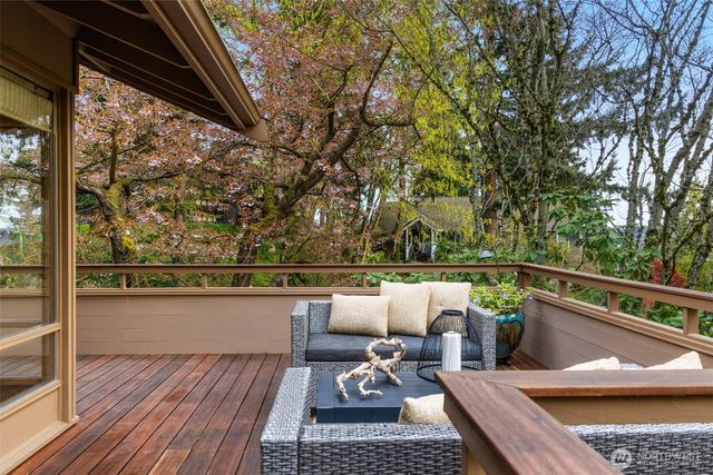 8440 W Mercer Way, Mercer Island, WA 98040