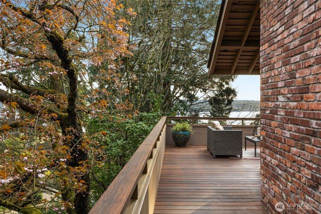 8440 W Mercer Way, Mercer Island, WA 98040