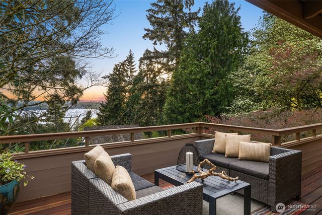 8440 W Mercer Way, Mercer Island, WA 98040