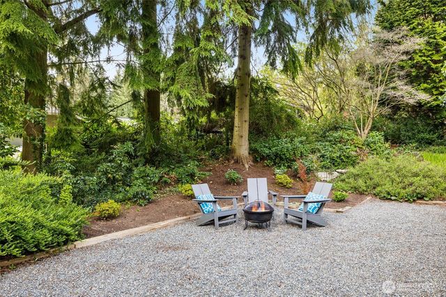8440 W Mercer Way, Mercer Island, WA 98040