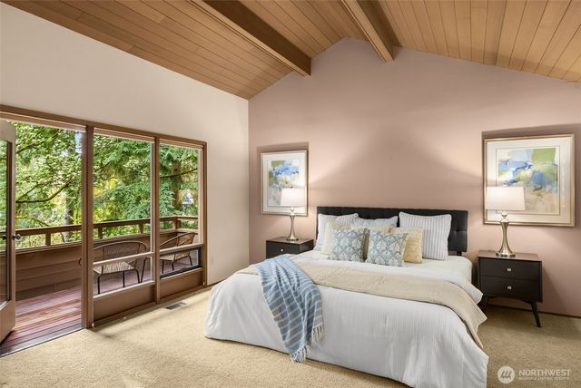 8440 W Mercer Way, Mercer Island, WA 98040