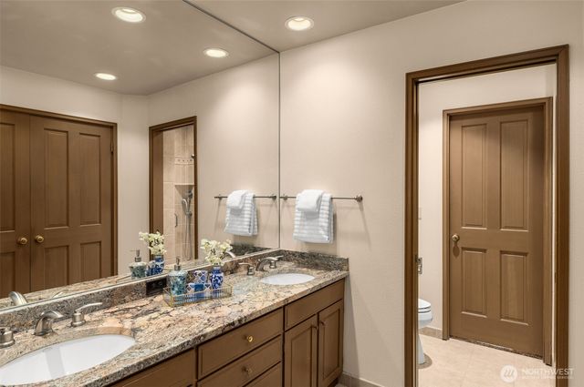 8440 W Mercer Way, Mercer Island, WA 98040