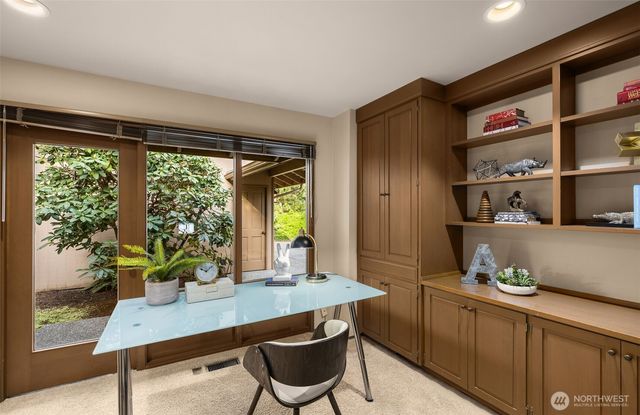 8440 W Mercer Way, Mercer Island, WA 98040