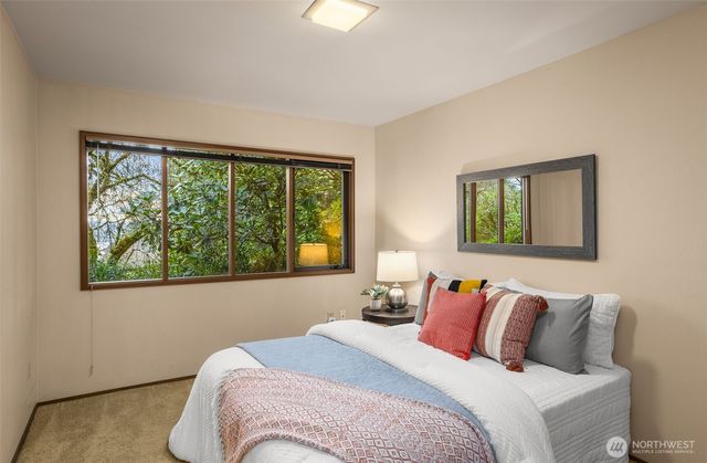 8440 W Mercer Way, Mercer Island, WA 98040