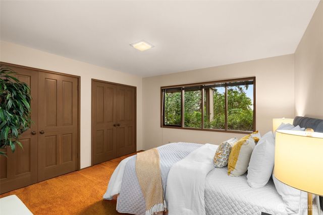 8440 W Mercer Way, Mercer Island, WA 98040