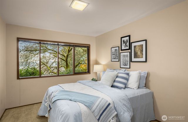 8440 W Mercer Way, Mercer Island, WA 98040