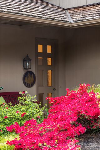 8440 W Mercer Way, Mercer Island, WA 98040