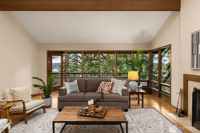 8440 W Mercer Way, Mercer Island, WA 98040