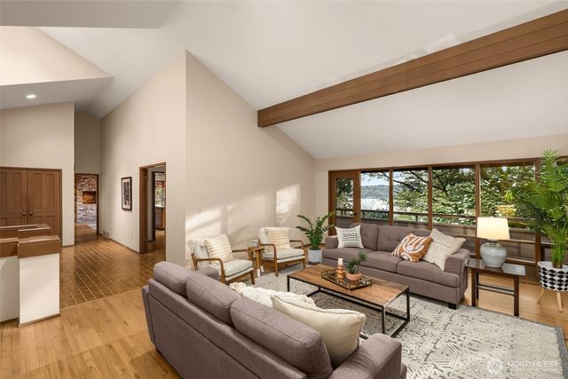 8440 W Mercer Way, Mercer Island, WA 98040
