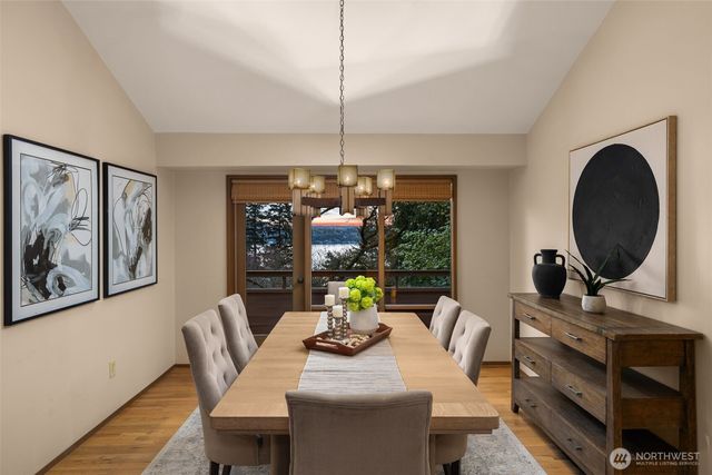 8440 W Mercer Way, Mercer Island, WA 98040