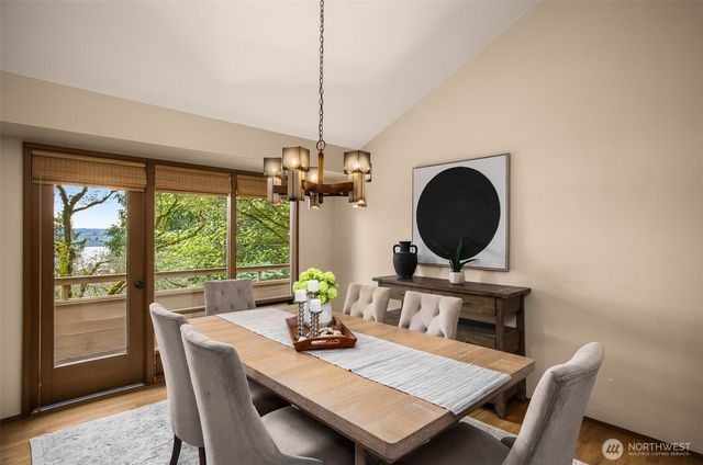 8440 W Mercer Way, Mercer Island, WA 98040