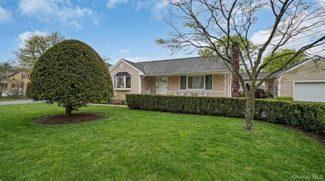 4 Roosevelt Street, Brentwood, NY 11717