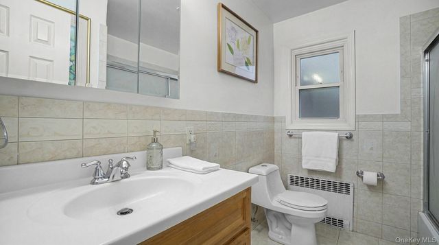 4 Roosevelt Street, Brentwood, NY 11717