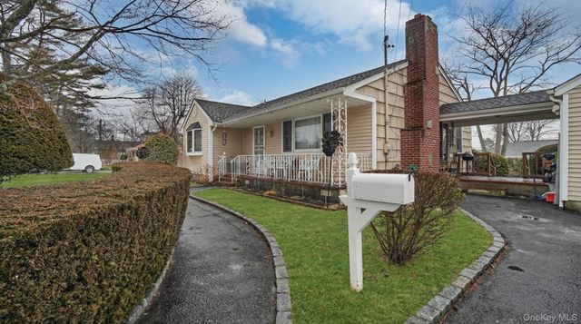 4 Roosevelt Street, Brentwood, NY 11717