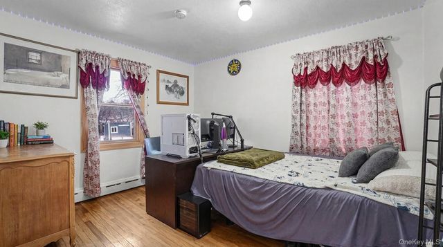 4 Roosevelt Street, Brentwood, NY 11717