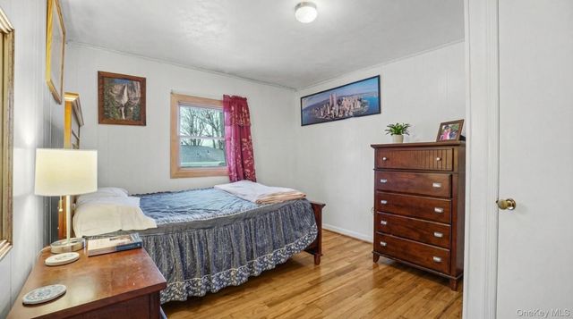 4 Roosevelt Street, Brentwood, NY 11717