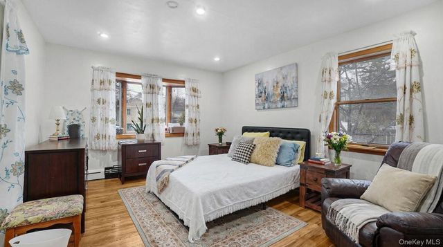 4 Roosevelt Street, Brentwood, NY 11717