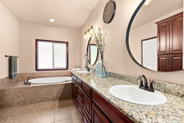 9220 Fox Ridge Lane SE, Olympia, WA 98513